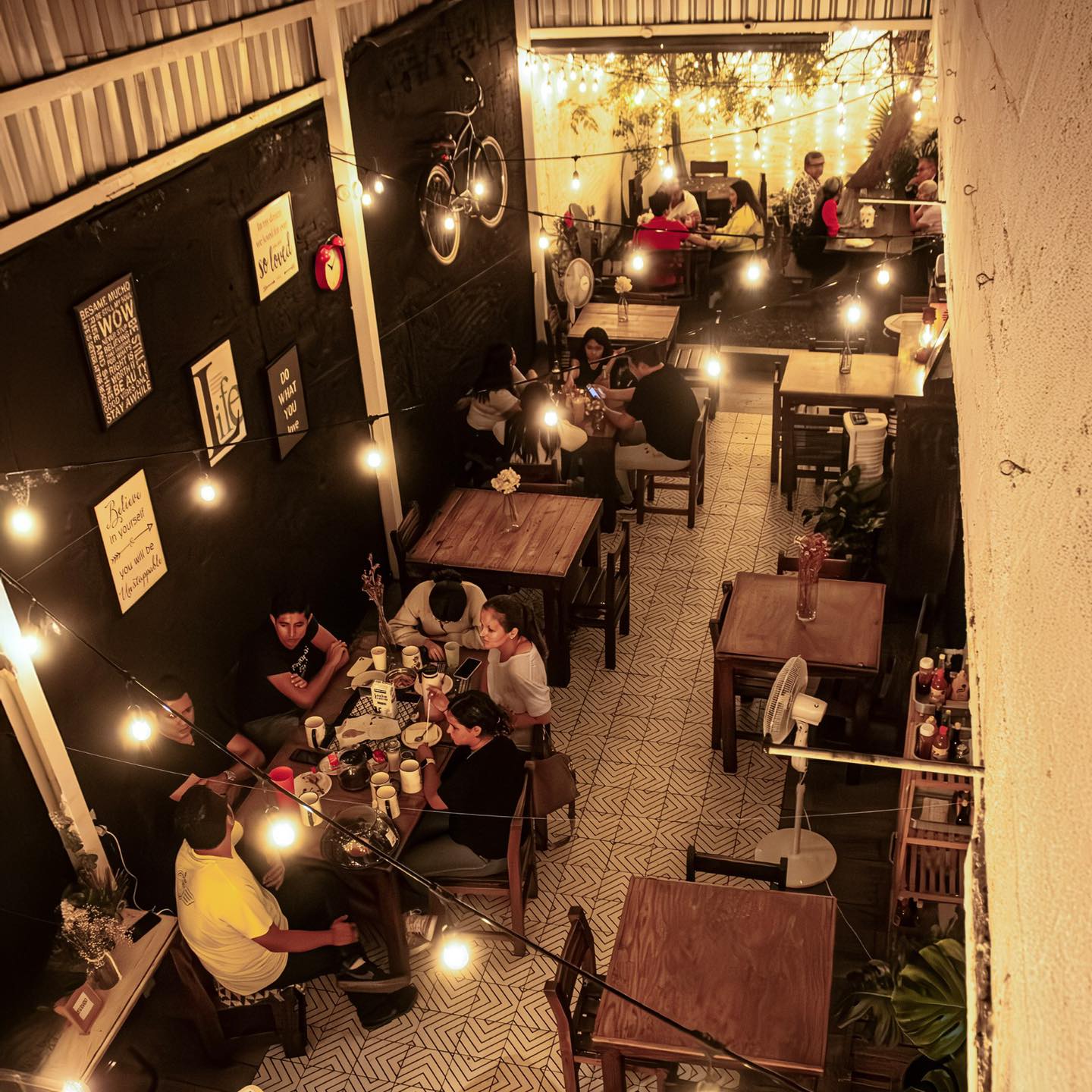 Comensales disfrutando